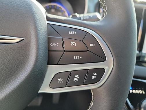 2025 Chrysler Voyager LX