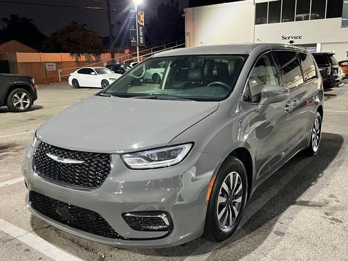 2022 Chrysler Pacifica Hybrid Touring L