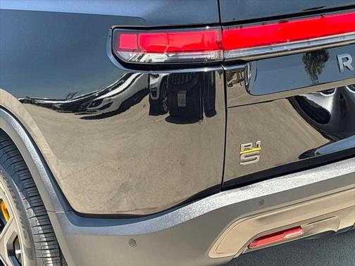 2025 Rivian R1S Ascend Tri Motor Max Pack