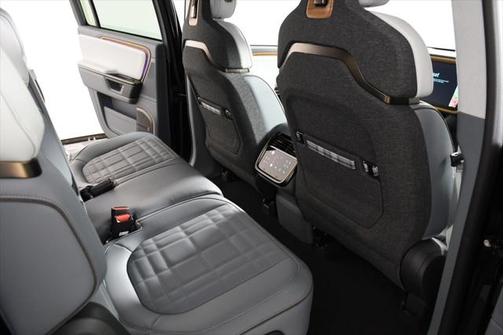 2025 Rivian R1S Ascend Tri Motor Max Pack