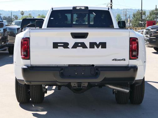2026 RAM 3500 Tradesman Crew Cab 4x4 8' Box