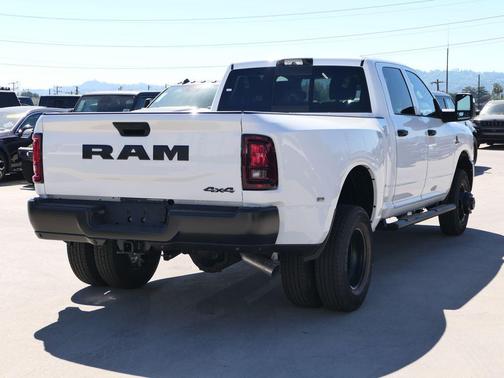 2026 RAM 3500 Tradesman Crew Cab 4x4 8' Box