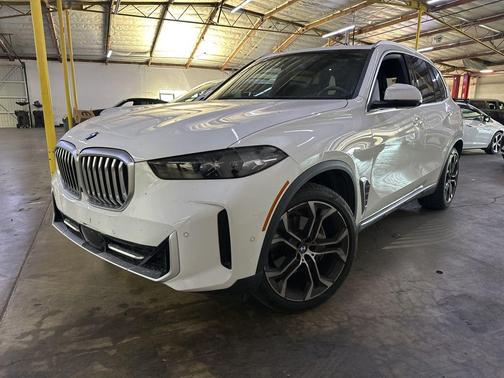 Alpine White 2024 BMW X5 sDrive40i