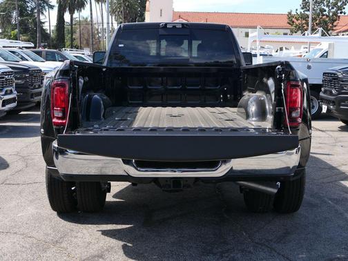 2026 RAM 3500 Tradesman Crew Cab 4x4 8' Box