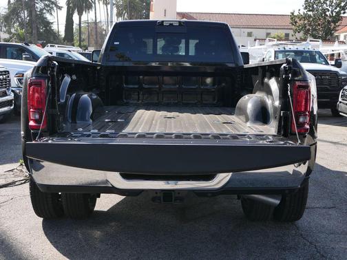 2026 RAM 3500 Tradesman Crew Cab 4x4 8' Box