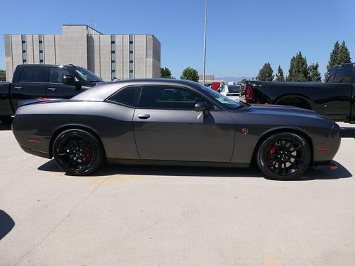 Granite Pearlcoat 2023 Dodge Challenger SRT Hellcat