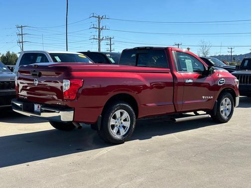 2017 Nissan Titan SV