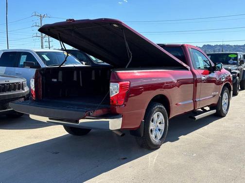 2017 Nissan Titan SV