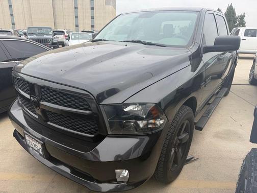 Brilliant Black Crystal Pearlcoat 2018 RAM 1500 Express