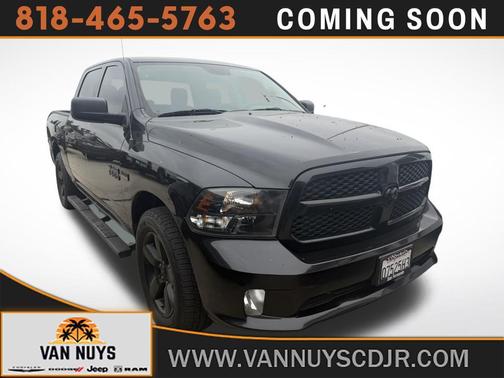 Brilliant Black Crystal Pearlcoat 2018 RAM 1500 Express