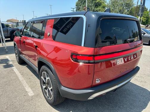 2024 Rivian R1S Adventure