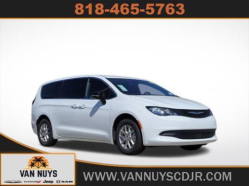 2025 Chrysler Voyager LX