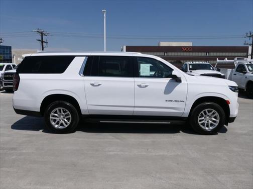 2024 Chevrolet Suburban LT