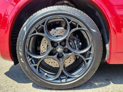 2024 Alfa Romeo Stelvio Quadrifoglio