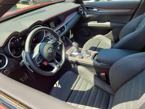 2024 Alfa Romeo Stelvio Quadrifoglio