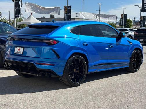 2022 Lamborghini Urus Base