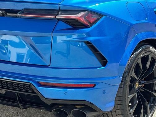 2022 Lamborghini Urus Base