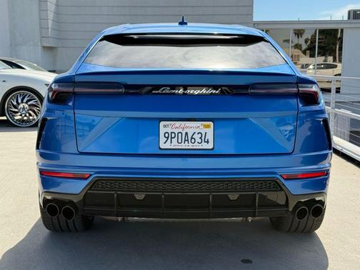 2022 Lamborghini Urus Base