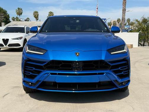 2022 Lamborghini Urus Base