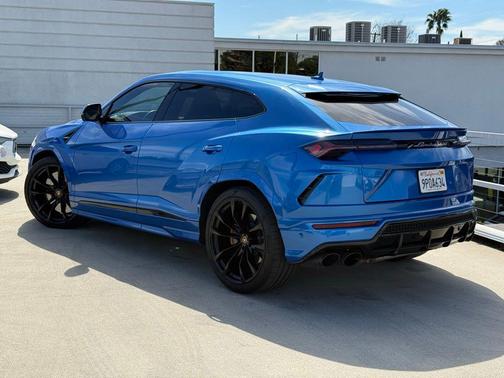 2022 Lamborghini Urus Base