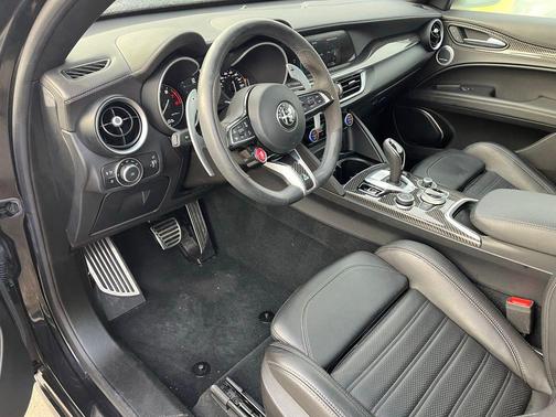 2022 Alfa Romeo Stelvio Quadrifoglio