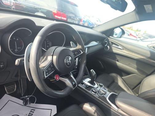 2022 Alfa Romeo Stelvio Quadrifoglio