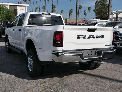 2026 RAM 3500 Tradesman Crew Cab 4x4 8' Box