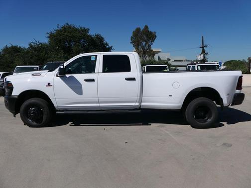 2026 RAM 3500 Tradesman Crew Cab 4x4 8' Box