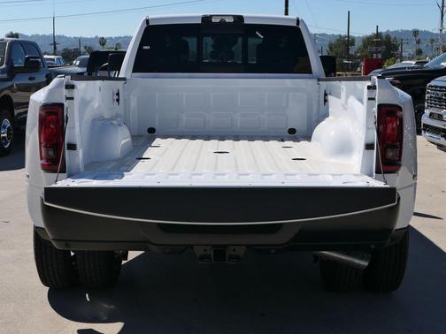 2026 RAM 3500 Tradesman Crew Cab 4x4 8' Box