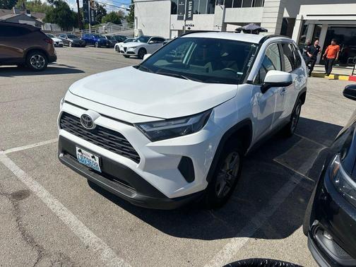 2022 Toyota RAV4 XLE
