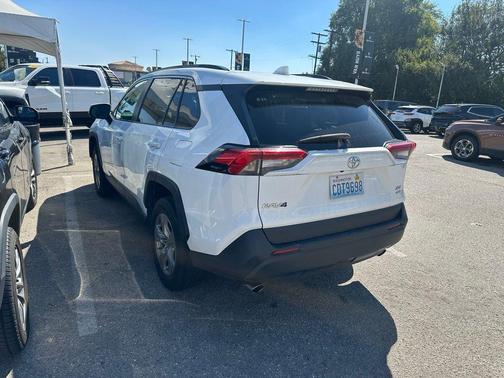 2022 Toyota RAV4 XLE