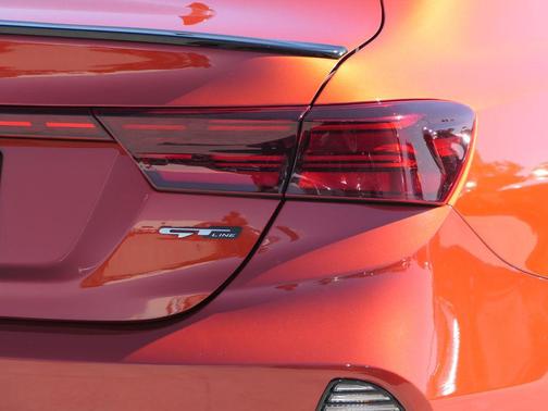 Fire 2023 Kia Forte GT-Line