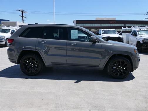 2022 Jeep Grand Cherokee Laredo
