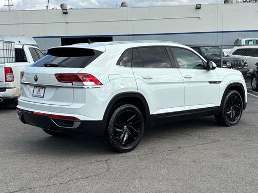2022 Volkswagen Atlas Cross Sport 2.0T SE w/Technology