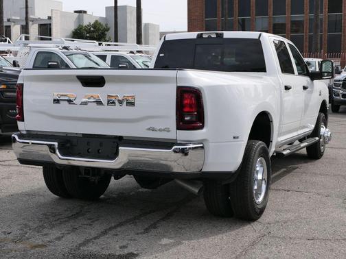 2026 RAM 3500 Tradesman Crew Cab 4x4 8' Box