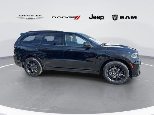 DB Black Crystal Clearcoat 2026 Dodge Durango GT HEMI V8 AWD