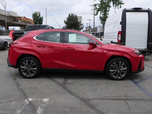 Red Line 2025 Lexus UX 300h F SPORT Design