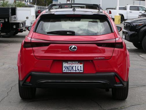 Red Line 2025 Lexus UX 300h F SPORT Design