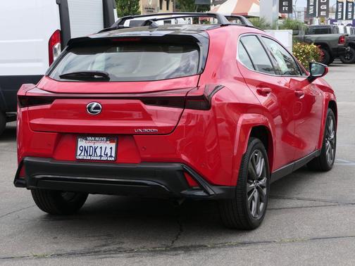 Red Line 2025 Lexus UX 300h F SPORT Design
