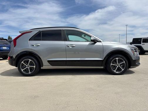 Steel Gray 2025 Kia Niro SX