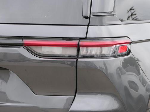 Baltic Gray Metallic Clearcoat 2022 Jeep Grand Cherokee Altitude