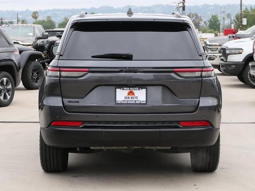 Baltic Gray Metallic Clearcoat 2022 Jeep Grand Cherokee Altitude