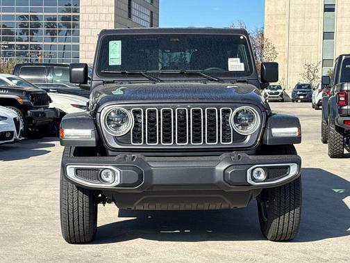 2026 Jeep Wrangler 4-Door Sahara 4x4