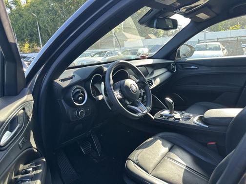 Vesuvio Gray Metallic 2023 Alfa Romeo Stelvio Sprint RWD