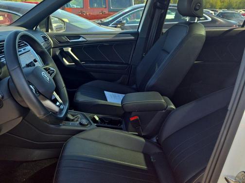 2022 Volkswagen Tiguan 2.0T SE R-Line Black 4MOTION