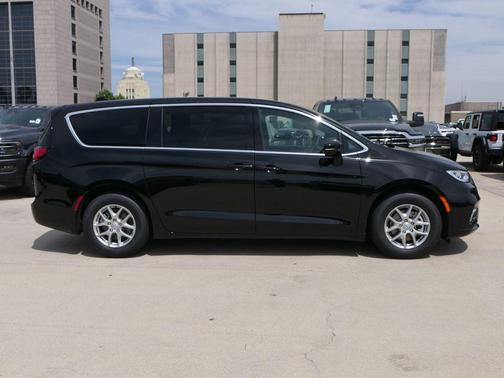 Diamond Black 2026 Chrysler Pacifica L