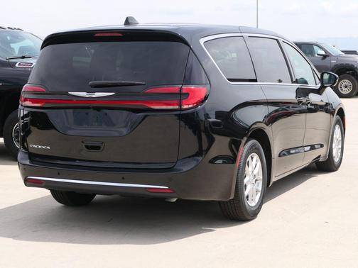 Diamond Black 2026 Chrysler Pacifica L