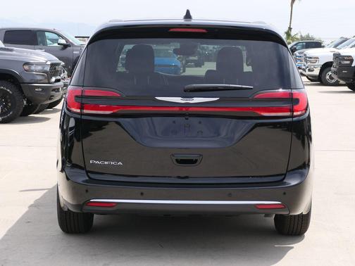 Diamond Black 2026 Chrysler Pacifica L