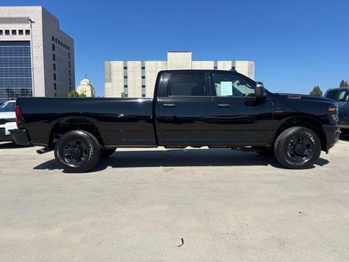 2025 RAM 3500 Tradesman Crew Cab 4x4 8' Box