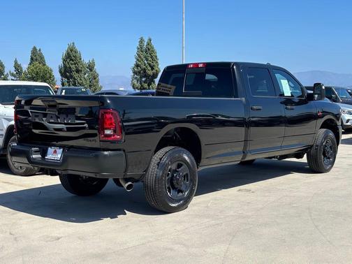 2025 RAM 3500 Tradesman Crew Cab 4x4 8' Box